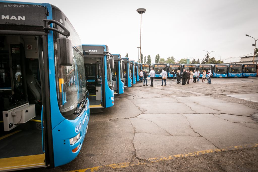 A VT-Arriva telepén sorakoztak fel a buszok<br>A képre kattintva galéria nyílik<br>(fotók: Vörös Attila)