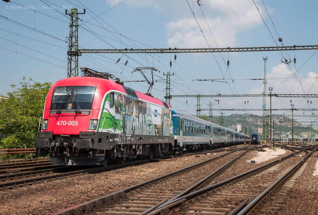 A MÁV kedvenc mozdonyával próbáztak ismét a Schlierenek<br>(fotó: Vörös Attila)