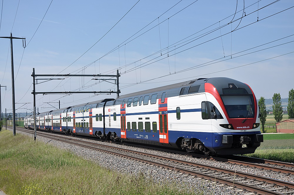 Svájci színekben közlekedő Stadler Kiss motorvonat, a két cég együttműködésének egyik bizonyítéka<br>(forrás: ABBS)