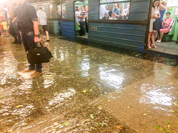 Az Ecseri úti metróállomáson<br>(forrás: vs.hu)