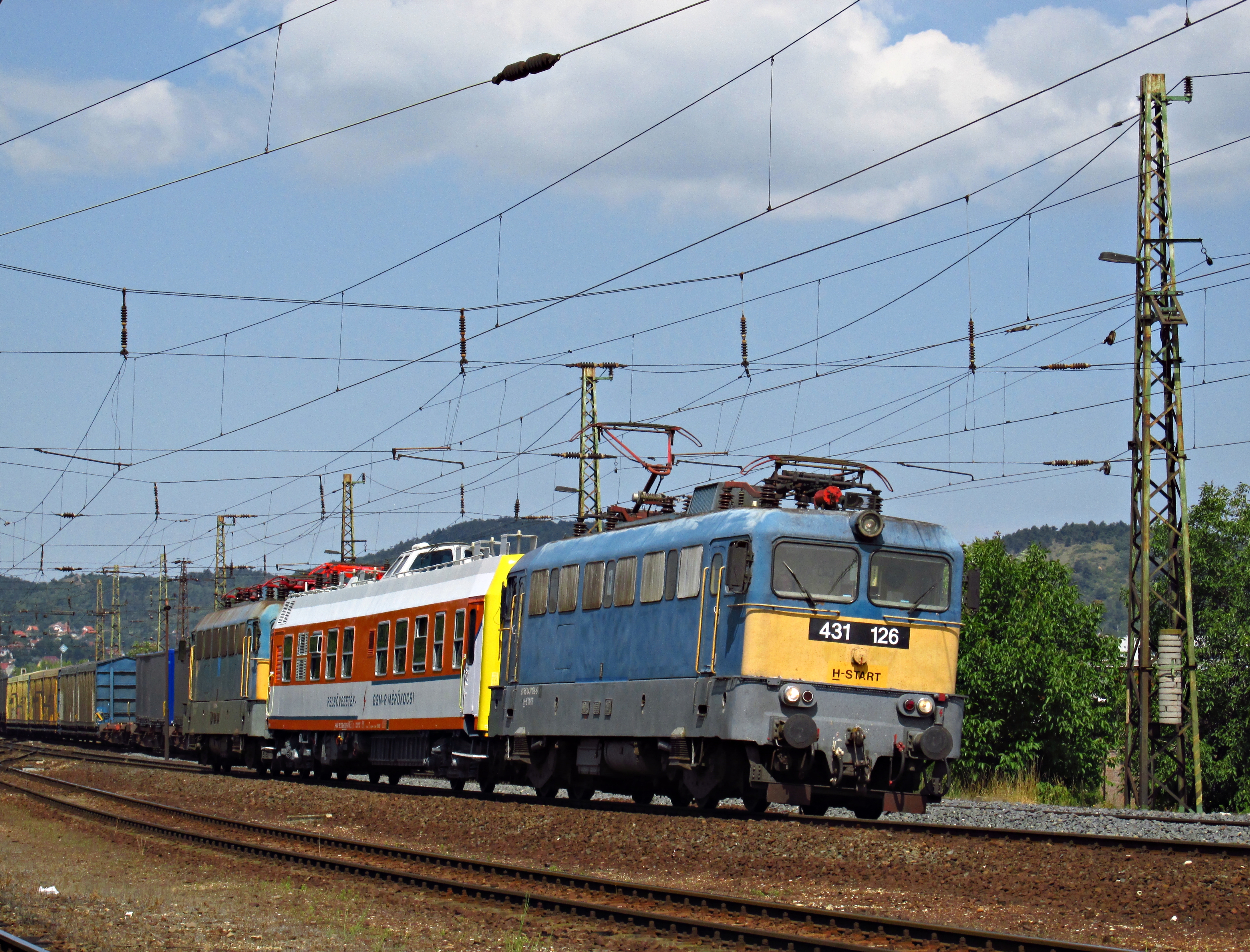 GSM-R menet nyargal Budaörsnél a 431 126-os és 191-es Szilivel<br>(fotó: Kalmár Gergő)