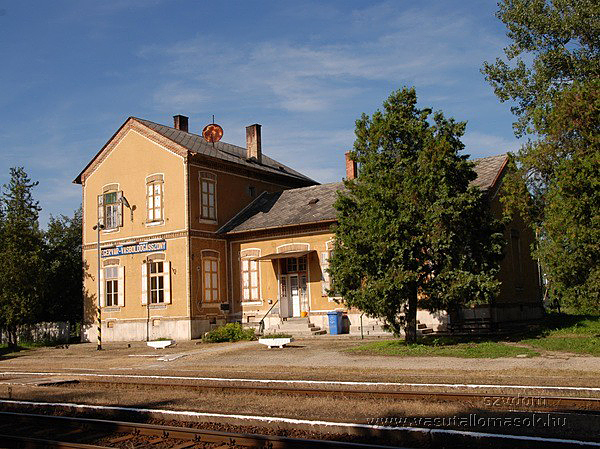 Egervár-Vasboldogasszony, az egyik legszebb felvételi épület a vonalon<br>(forrás: vasutallomasok.hu)