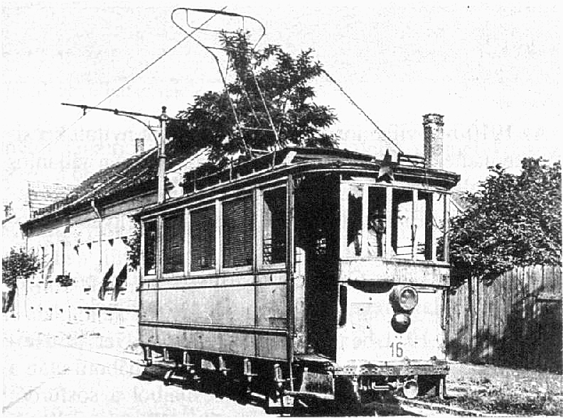 Képünkön a hatos kocsi látható, amelyet 1951-ben számoztak 16-osra, amikor az új, vasvázas kocsikat beszerezték. Nyilvánvaló, hogy a képen látható kocsi 1900–1910 között pótkocsiként volt forgalomban<br>(forrás: Kubinszky–Lovász–Villányi: Régi magyar villamosok, Budapesti Városvédő Egyesület, 2000)