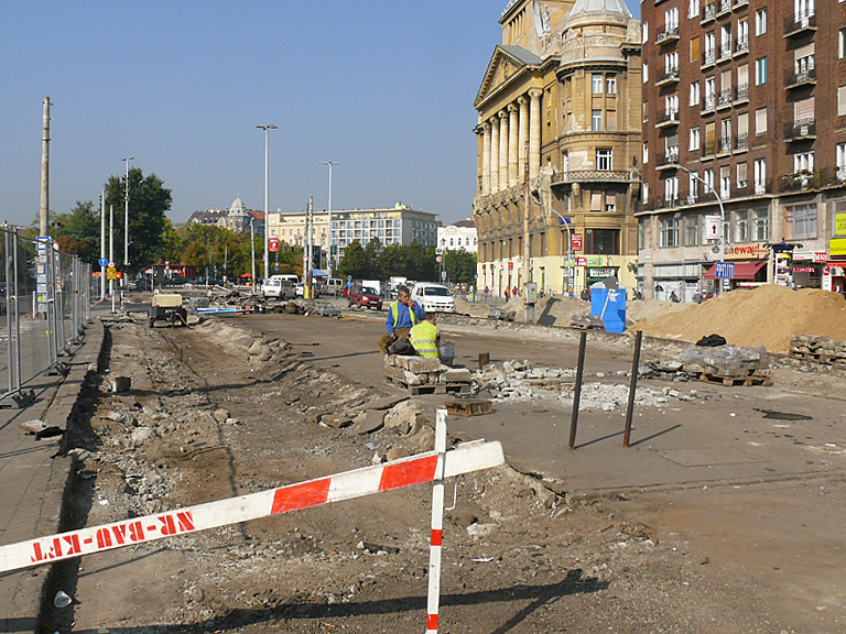 A régi végállomás bontása 2010 októberében kezdődött<br>A képre kattintva fotógaléria nyílik<br>(a szerző felvételei)