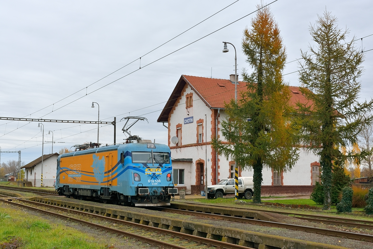 Hetényben pihen két menet között a CER mozdonya (fotó: railtrains.sk)