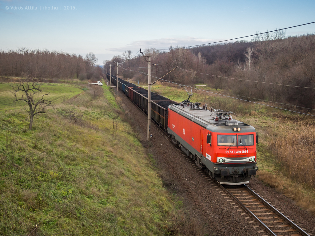 A 480 004-es jelenleg az AWT kötelékét erősíti, a képen Dunaújváros felé halad Kulcsnál. A képre kattintva galéria nyílik! (fotók: Vörös Attila)