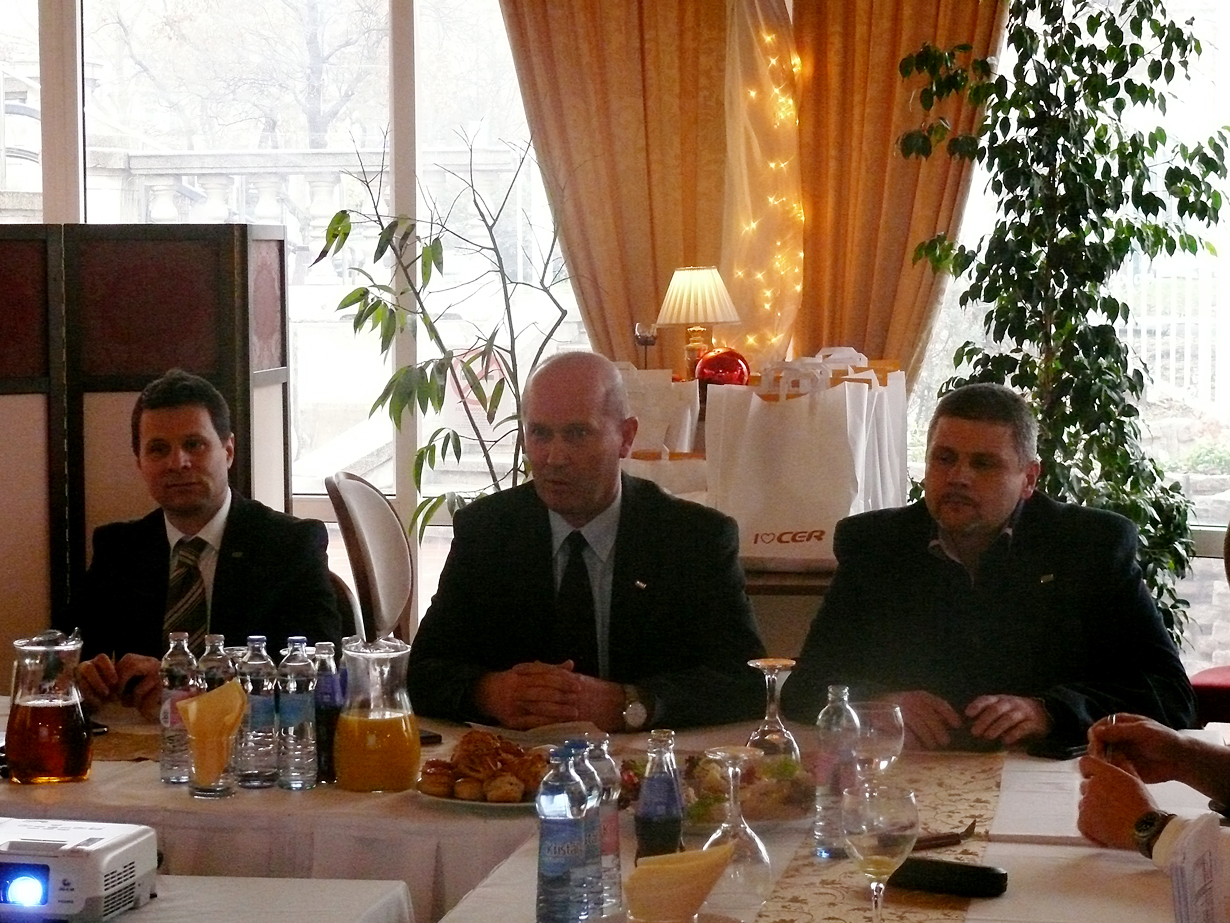 Balról: Heinczinger Tamás, a CER Hungary vezérigazgatója, Kukely Márton, a CER Cargo Holding vezérigazgatója és Kiss János, a CER Slovakia vezérigazgatója (fotó: Kemsei Zoltán)