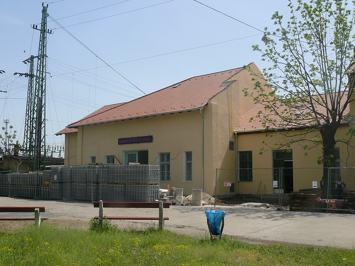 Ferencváros felvételi épülete 2013-ban, a külcsín szép... A képre kattintva galéria nyílik (fotók: Kemsei Zoltán)