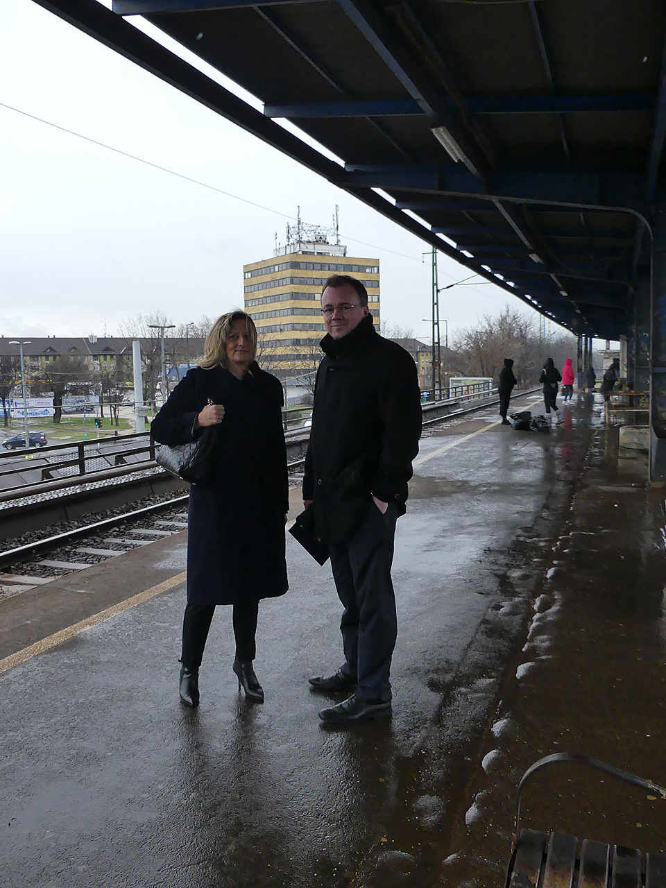 Dávid Ilona és Csépke András, a MÁV-Start vezérigazgatója menetrend szerinti vonattal érkezett a helyszínre, Kőbánya alsóról