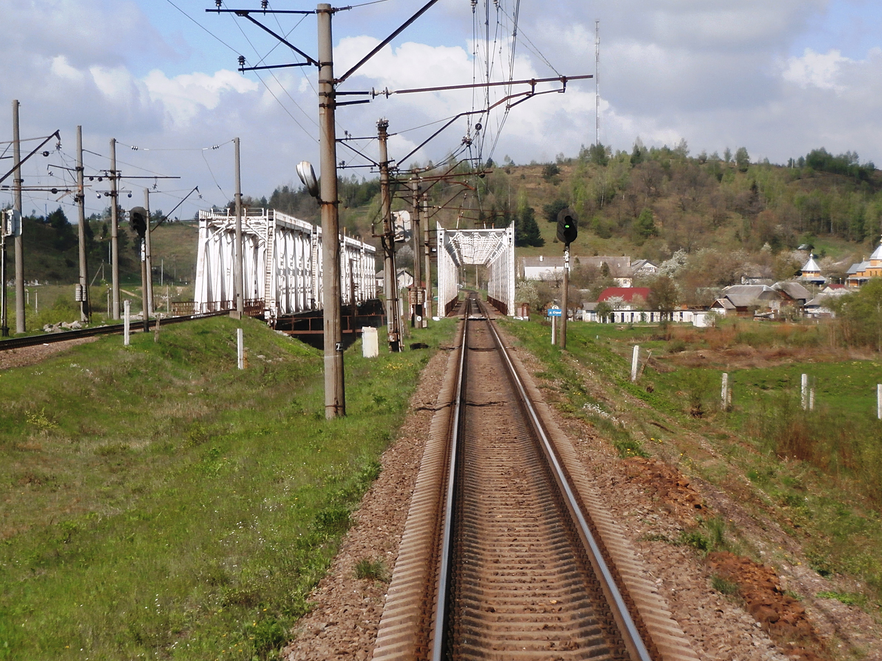 Kétvágányú vasútvonal – nem mindig a nálunk megszokott vágánytengely-távolsággalA képre kattintva galéria nyílik (a szerző felvételei)