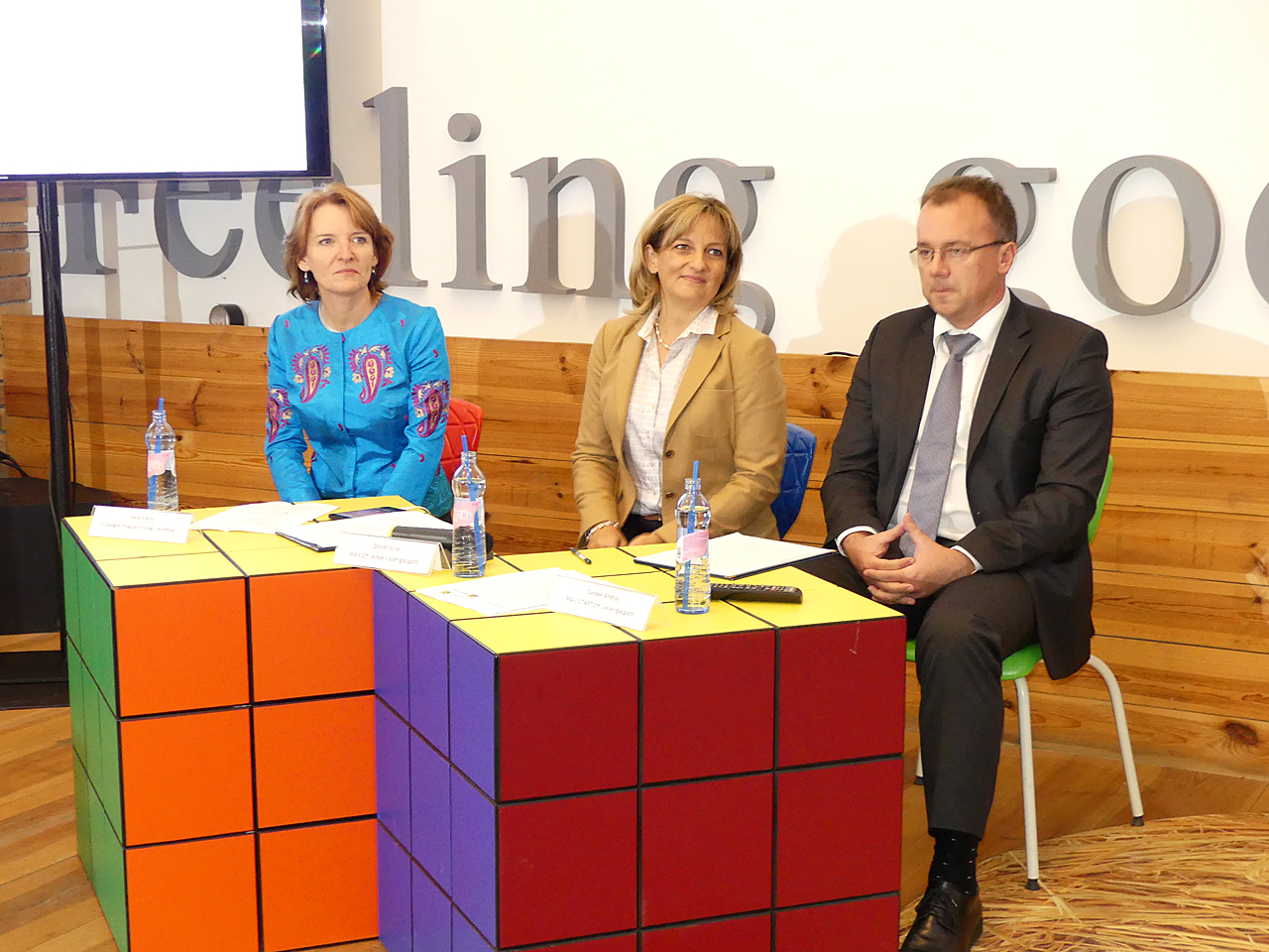 A sajtótájékoztatón balról Heal Edina, a Google magyarországi vezetője, Dávid Ilona, a MÁV Zrt., elnök-vezérigazgatója és Csépke András, a MÁV-Start vezérigazgatója (fotó: Kemsei Zoltán)