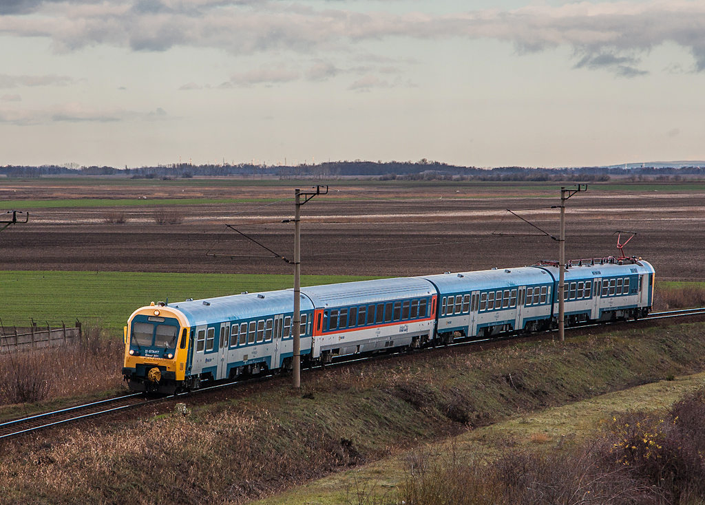 Népsűrűséggel arányos vasúti szolgáltatás: Samukból összelegózott vonat a kelebiai vonalon (fotó: Vörös Attila)