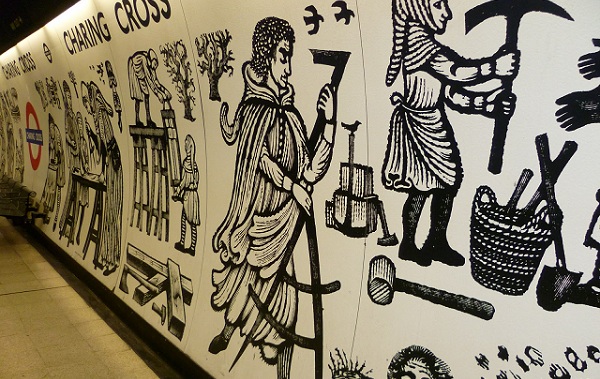 Középkori stílusú falfestés a londoni Tube Charing Cross megállójánál (forrás: www.womanseeksworld.com)
