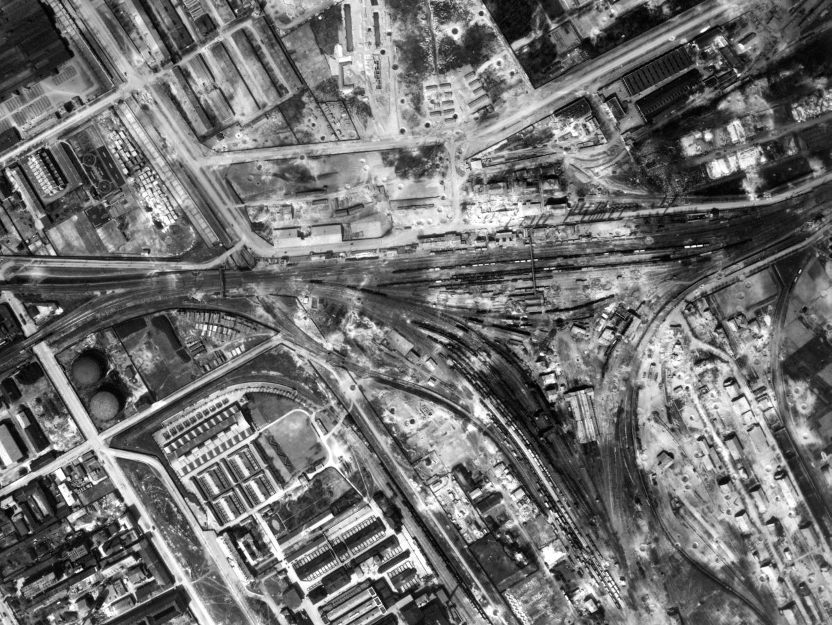 Pusztítandó vasút és gyárüzem: a teljesen lebombázott ferencvárosi pályaudvar és a környékbeli ipartelepek (a képek forrása: Fortepan)
