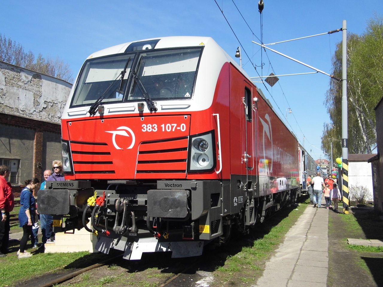 A szlovákok legújabb zászlóshajóit, a 383-as sorozatú Siemens Vectron villamos mozdonyokat rendkívüli érdeklődés övezte