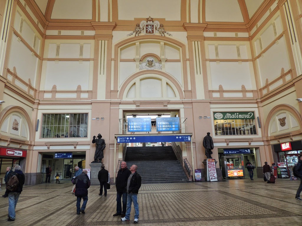 Plzeň hlavní nádraží impozáns épülete<br>(fotó: a szerző)