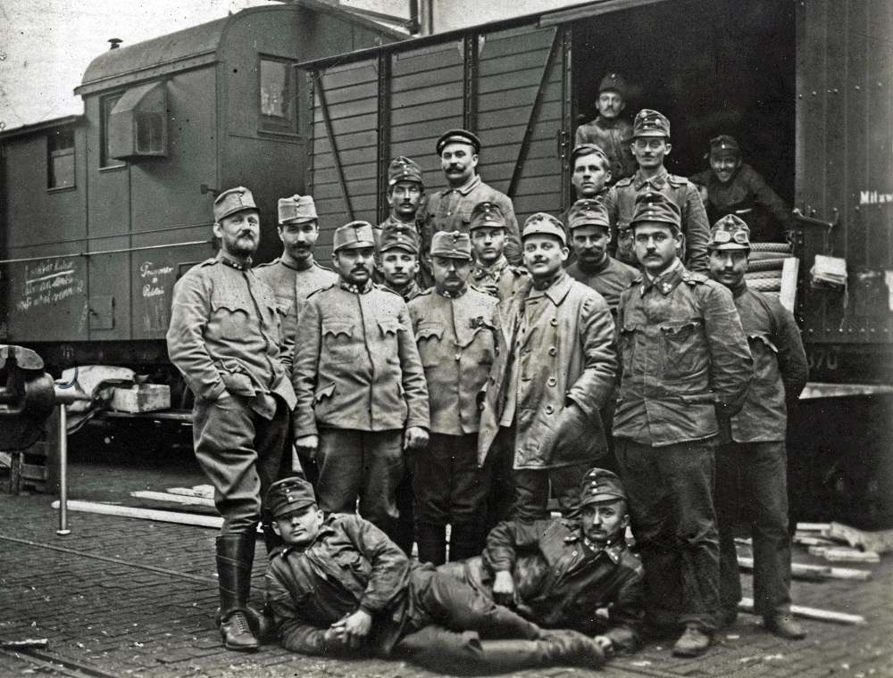 A vasút a háborúban a katonákat és az utánpótlást szállította, most a megemlékezőket