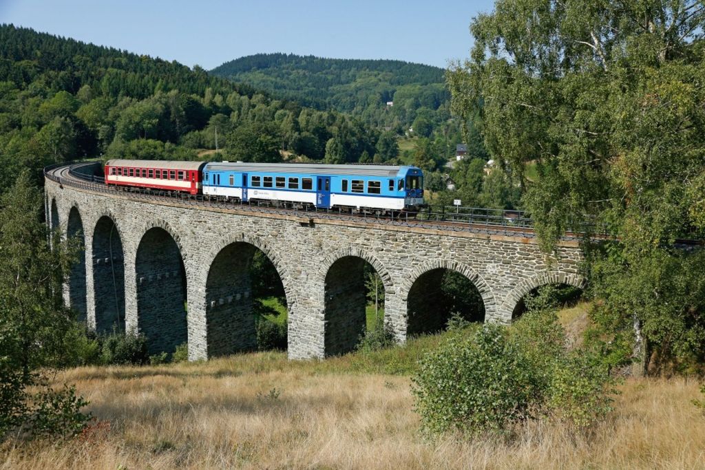 A 086-os Liberec – Česká Lípa – Benešov nad Ploučnicí – Děčín vonal egyik legszebb kanyarulata