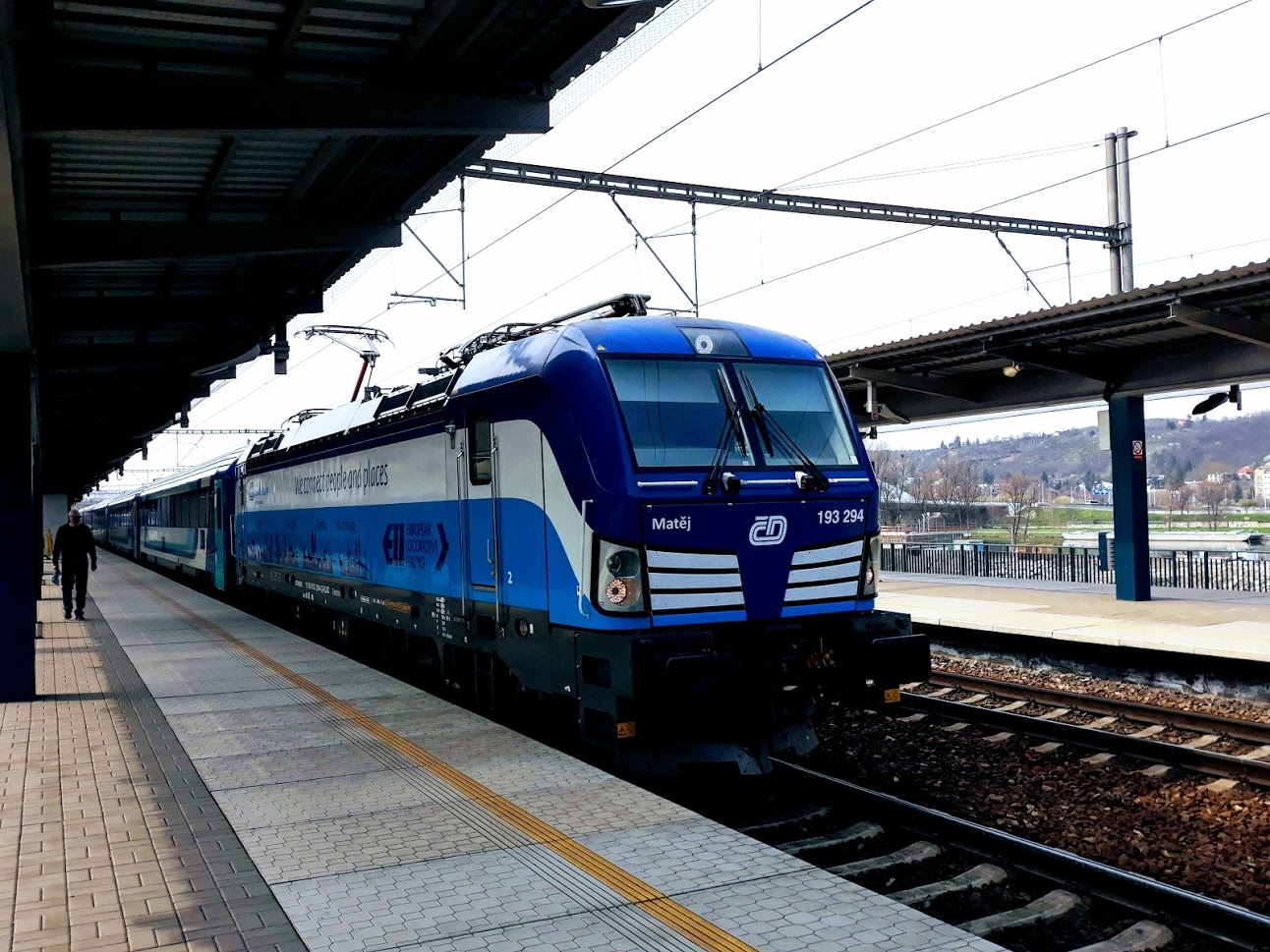 A Hungária Eurocity érkezett meg Praha-Holešovice megállóba (fotó: a szerző)