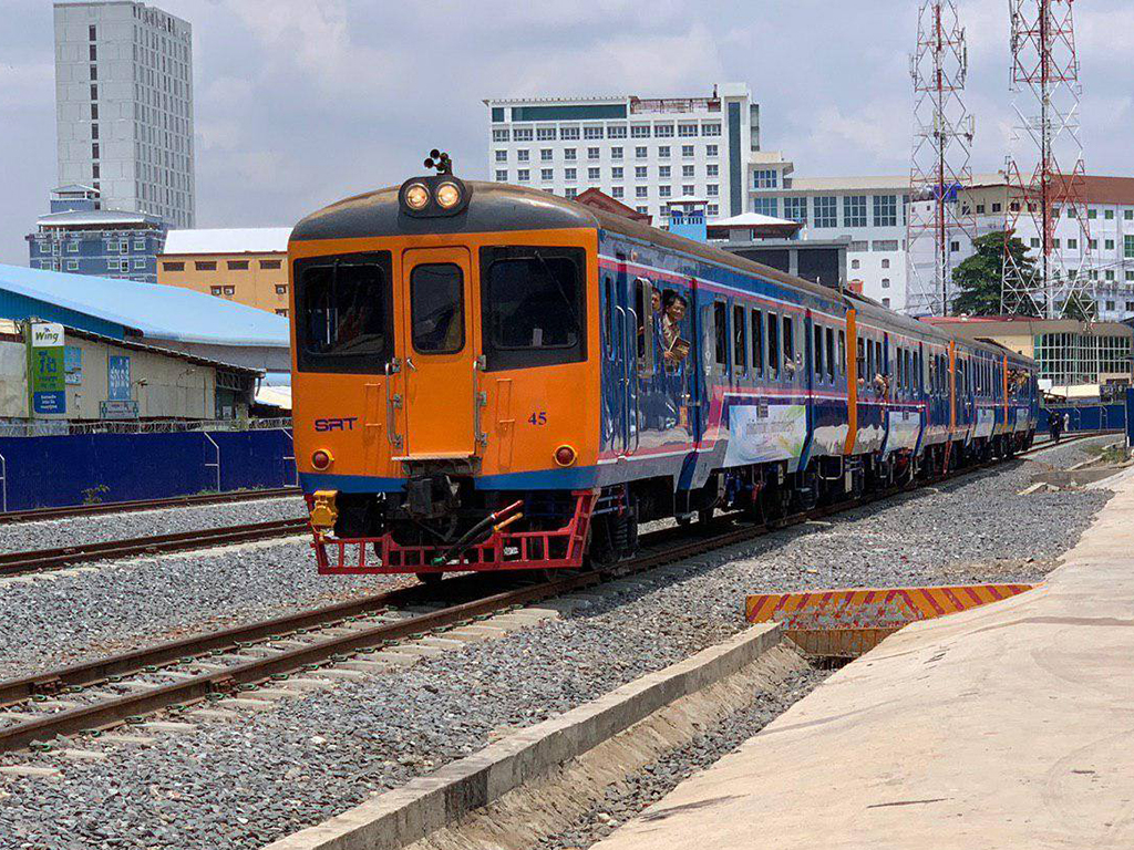 A thai vasút négyrészes dízelmotorvonatával fogják a forgalmat fenntartani