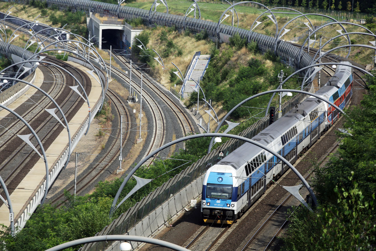 A prágia elővárosi vonatok ikonja, a CityElefant szerelvénye duplán is hamar megtelik