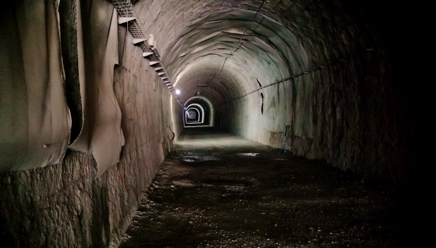 A Somport alagút belülről, Vajon csak általános állagmegóvást végeznek rajta, vagy már az újjáépítéshez kapcsolódó felújítási munkálatok zajlanak benne?