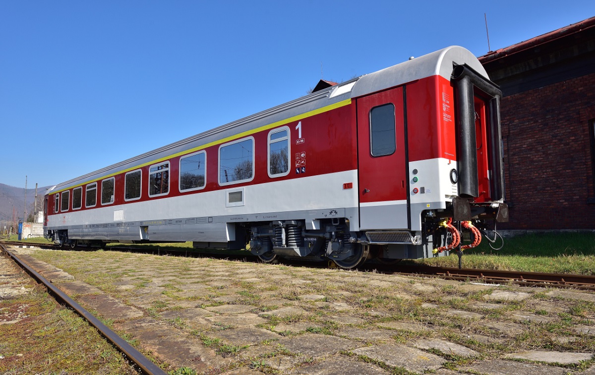 Ampz sorozatú vasúti kocsi a ZSSK színeiben