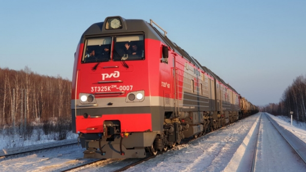 Tizenkét 3TE25K2M sorozatú, háromszekciós dízelmozdonyt állított forgalomba Szibériában az RZSD (kép forrása: IRJ)