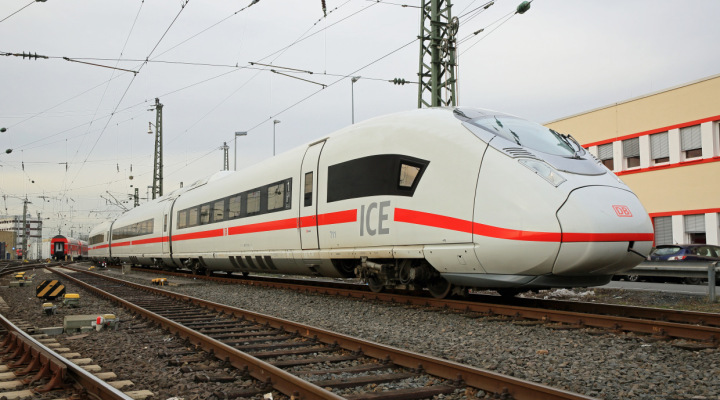 A Frankfurtot Párizzsal összekötő nagysebességű vonalon nemzetközi viszonylaton is bemutatkoztak a DB 407-es sorozatú motorvonatai. Ráadásul jövőre fél órával csökken majd a menetidő<br>(fotó: Global Rail News)