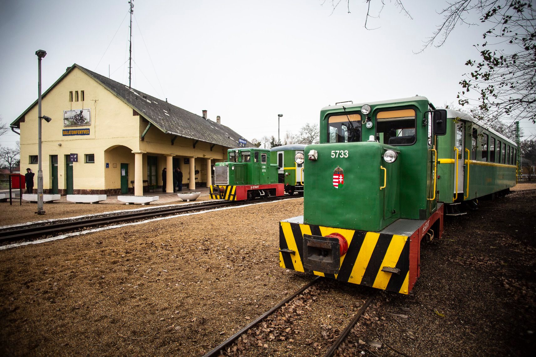 Több hónapos pályafelújítást követően december elsejétől újra járnak a vonatok a MÁV-Start balatonfenyvesi kisvasútján (fotók: MÁV Zrt.)