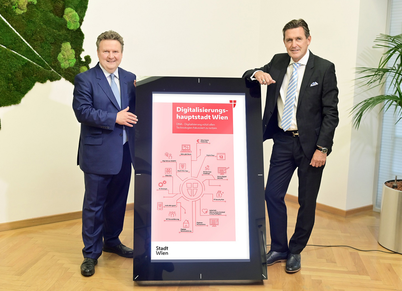 Michael Ludwig főpolgármester és Peter Hanke városi tanácsnok bemutatja Bécs digitális stratégiáját (fotó: PID/Christian Jobst)