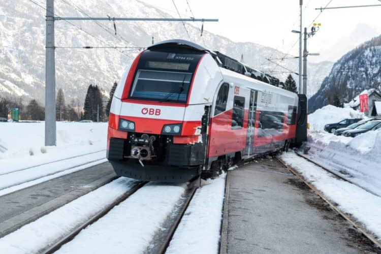 Az ÖBB 4744-es sorozatú szerelvénye Steeg-Gosau állomáson járt pórul (fotók: Europe Trains Railways ECC Facebook-oldal)