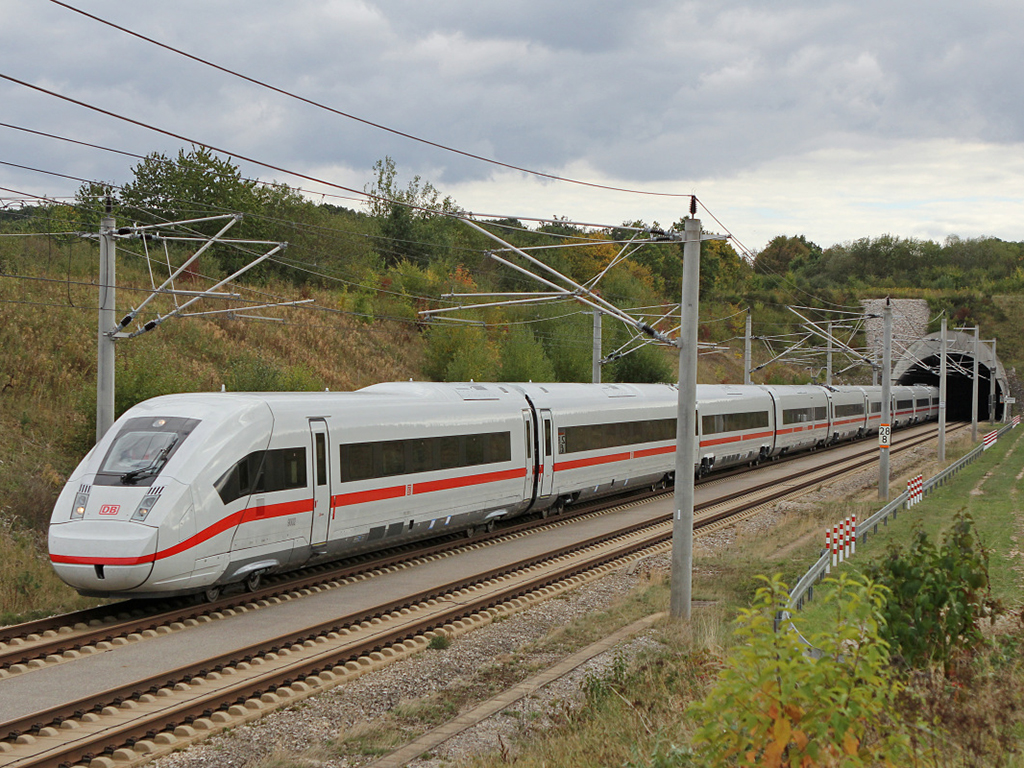 A december 10-i menetrendváltással forgalomba állt a DB első öt ICE4-es szerelvénye (fotók: Deutsche Bahn)
