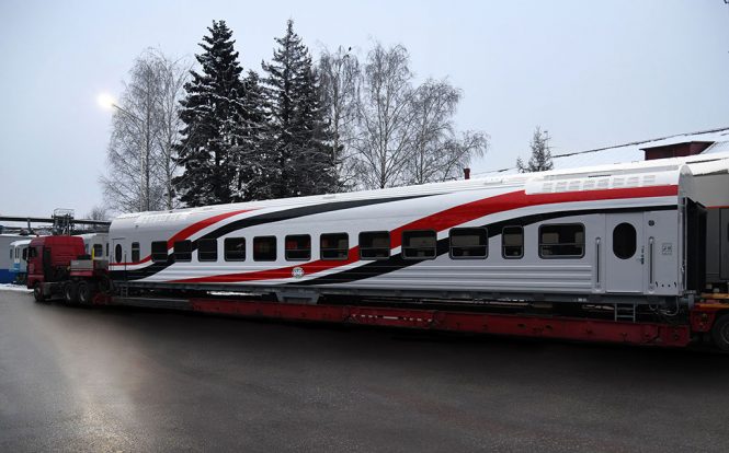 Megakadt az Egyiptomnak épített első orosz gyártású vasúti kocsi Magyarországra szállítása: a lengyel–fehérorosz határon egyelőre nem engedték tovább a szállítmányt (kép forrása: TMH)
