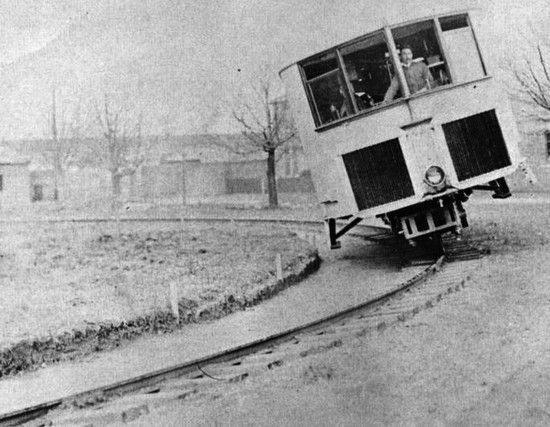 Dőlne ön is, ugye?! Brennan egyik giroszkópos egysínű motorkocsija 1909-ben (forrás: Pinterest)