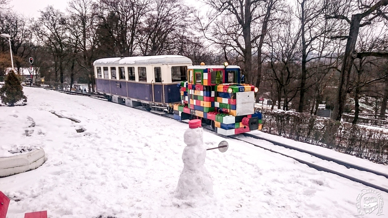 Különleges Lego-mozdony közlekedik a hétvégén a Gyermekvasúton (fotó: MÁV Széchenyi-hegyi Gyermekvasút)