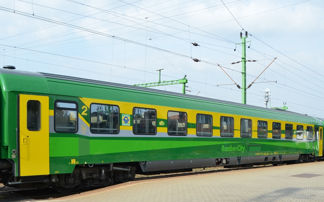 Az ÖBB-től használtan vásárolt IC-kocsik forgalomba állításával a GYSEV soproni intercityjei is már százhatvannal mehetnek, öt percet csökkentve a menetidőn (fotó: GYSEV Zrt.)