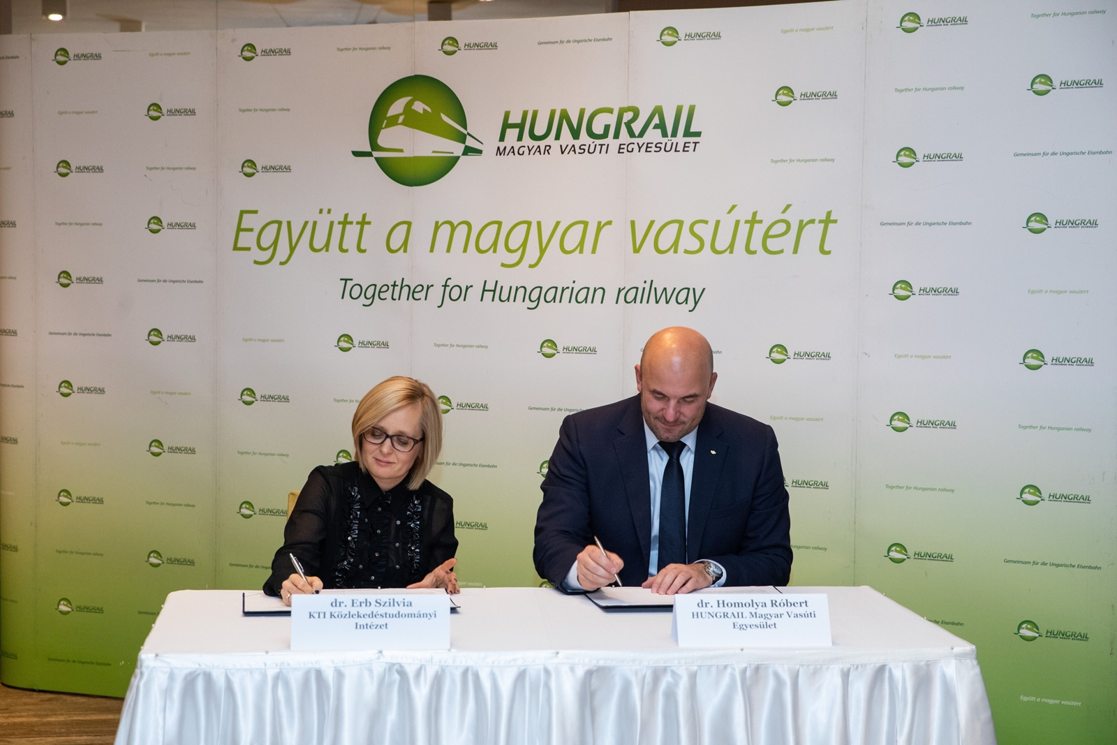 Együttműködési megállapodást kötött a Hungrail és a KTI Közlekedéstudományi Intézet (fotó: Hungrail)