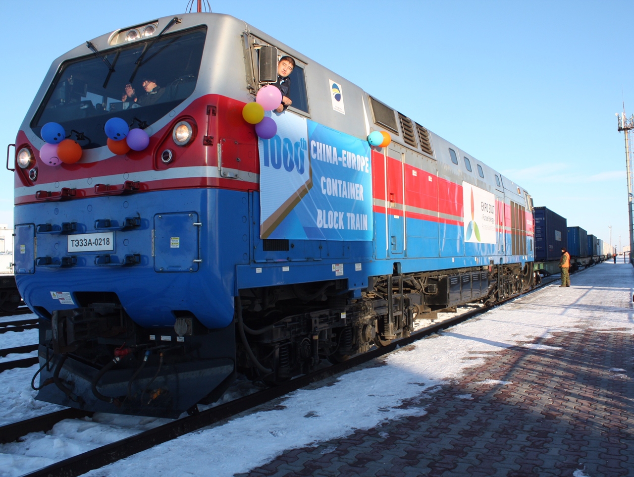 Kazahsztánon keresztül haladnak a Kínából Európába tartó nemzetközi konténervonatok. December elején ünnepelték az ezredik fuvart (forrás: Railway Pro)