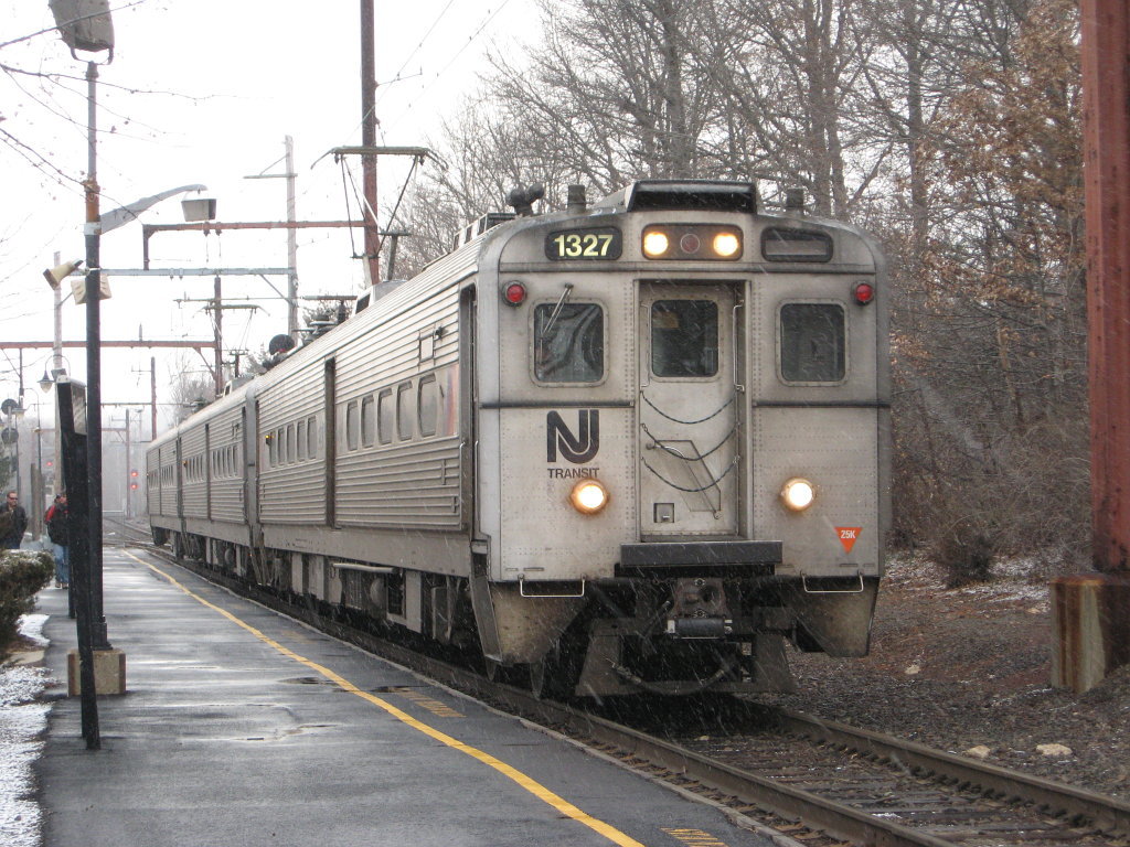 Az új, kétszintes motorvonatokkal nyugdíjba küldheti negyvenéves Arrow III-as szerelvényeinek egy részét az NJ Transit (fotó: Wikipedia)