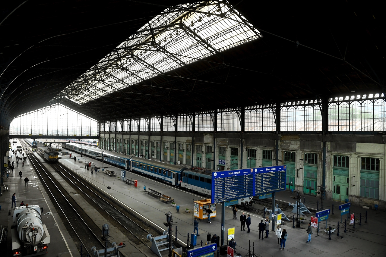 A Nyugati pályaudvar tetőszerkezetének felújításával egyidejűleg a Kőbánya-Kispest felől befutó vágányok átépítése is megtörténik (fotó: MÁV-Start)