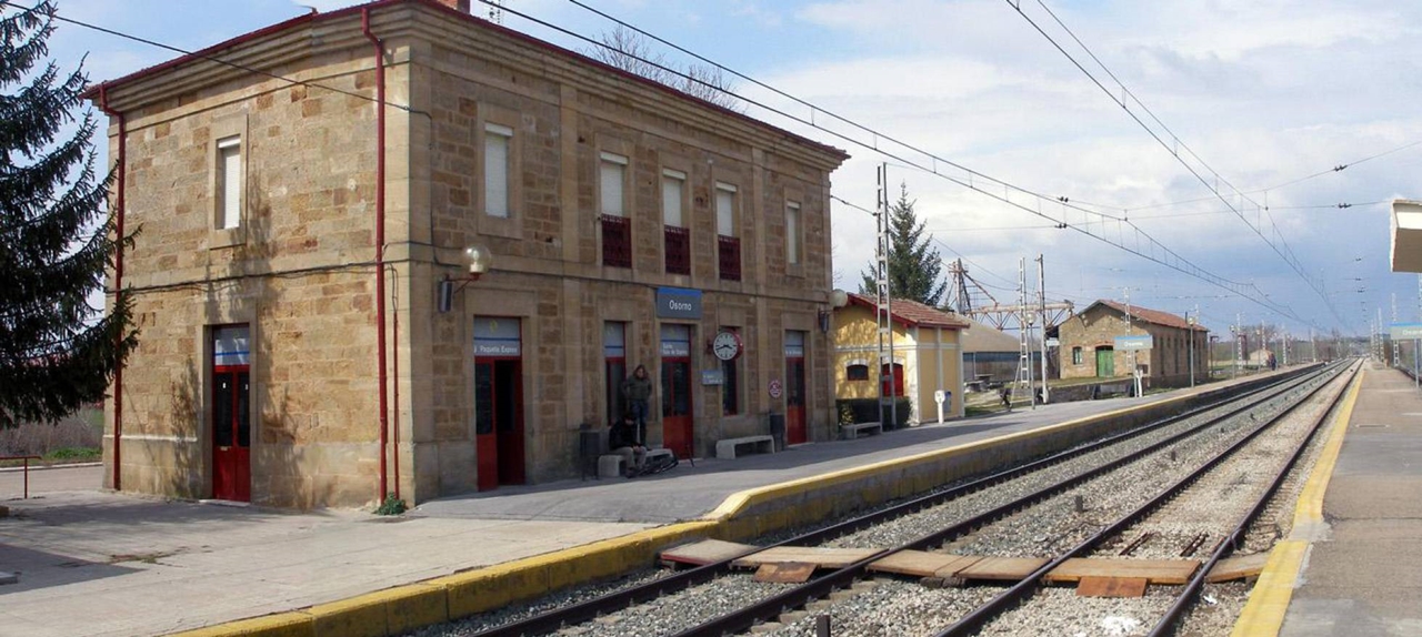 A spanyolországi Osorno állomásán kétórás kényszerpihenőre kényszerültek egy nagysebességű vonat utasai, mert a mozdonyvezetőnek lejárt a munkaideje, és biztonsági okokra hivatkozva távozott (forrás: El Pais)