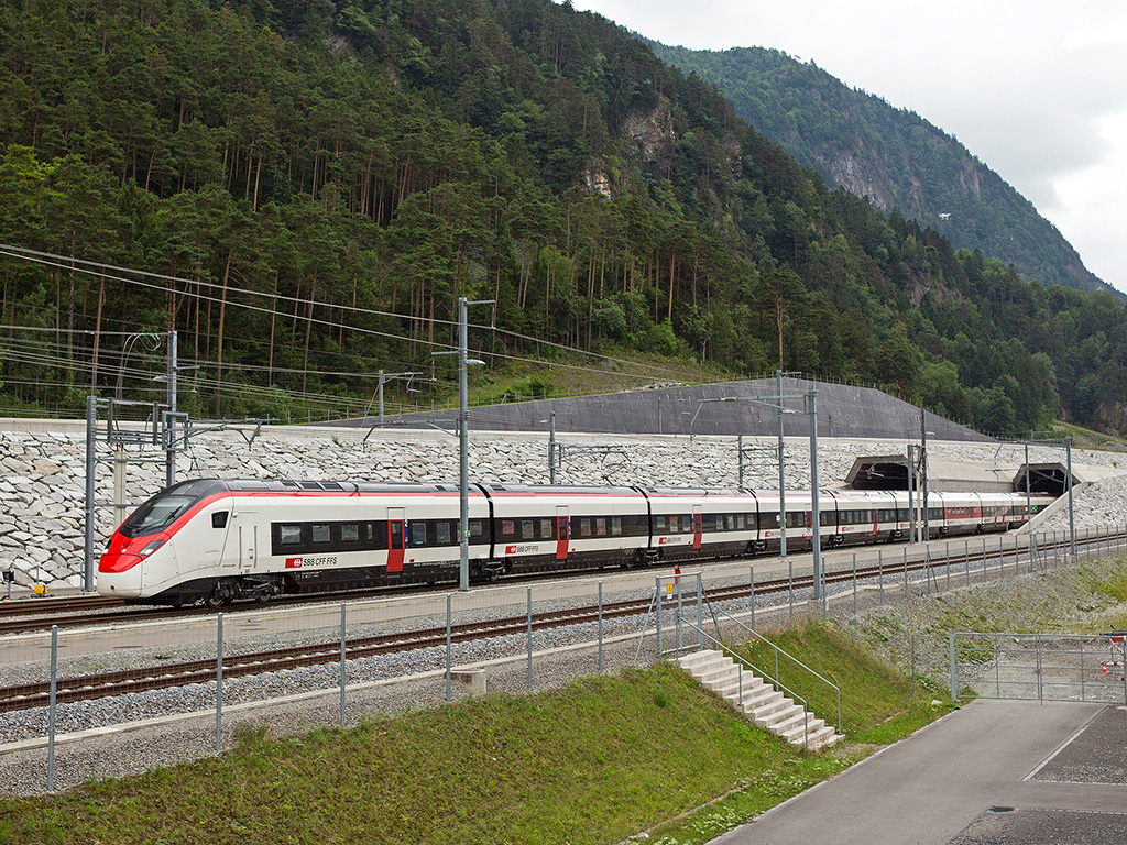 Forgalomba állt az SBB egyik nagysebességű Giruno-motorvonata. A szerelvényekből huszonkilencet rendelt a vasúttársaság a Németország, Svájc és Olaszország közötti nemzetközi forgalomhoz (illusztráció: Railway Gazette)