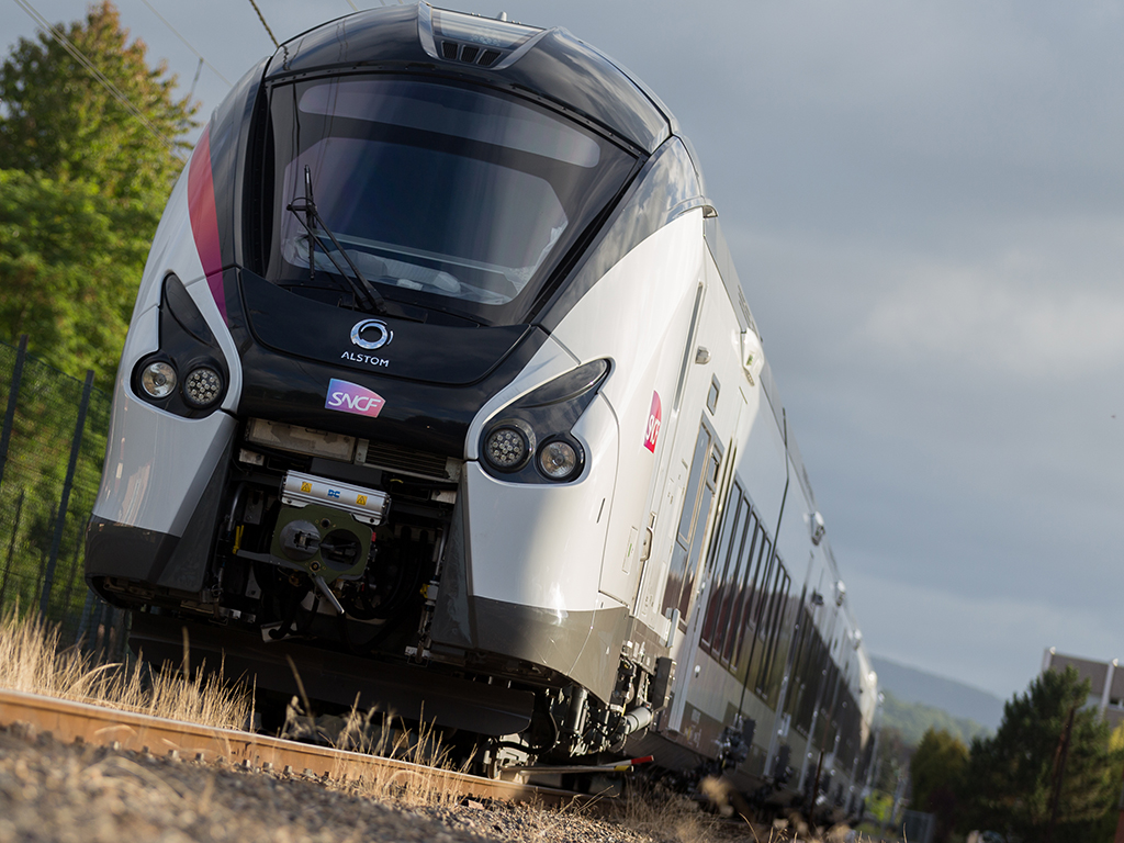 Forgalomba állt az SNCF első Coradia Liner V160-as intercity-motorvonata (fotók: Railway Gazette)