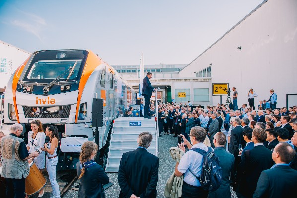 A HVLE EuroDual mozdonya 97,7 százalékban újrahasznosítható (forrás: International Railway Journal)