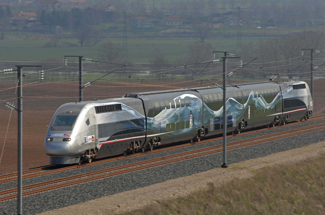 A TGV V150 tíz éve, 2007. április 3-án állított be új sebességi csúcsot hagyományos vasúti pályán 574,8 kilométer per órával. Vajon megdöntik-e valaha...? (fotó: Alstom)