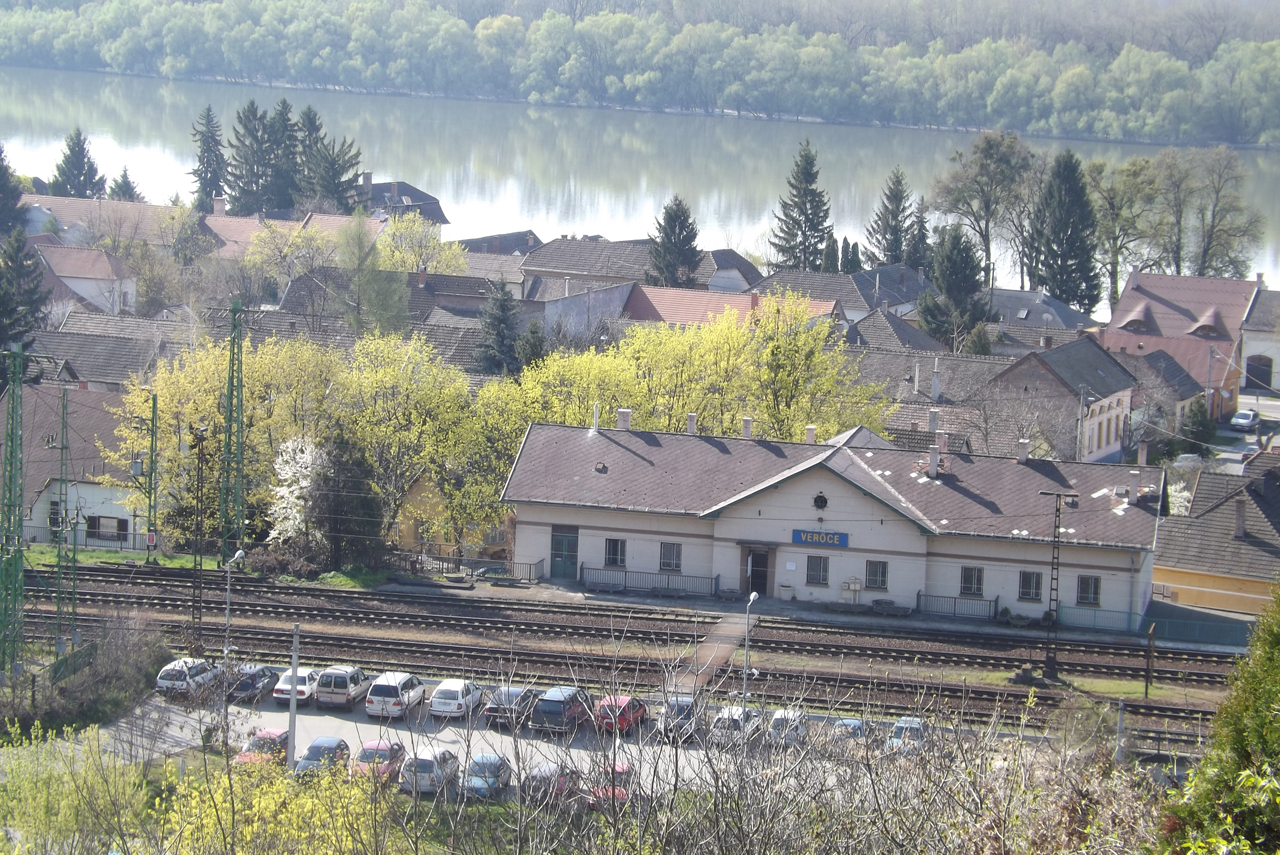 Legutóbb Veszprémben, most Verőcén halt meg egy fiatal a vasúti kocsi tetejére történő felelőtlen felmászás miatt