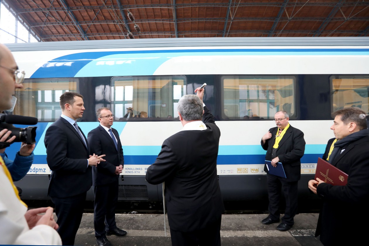 2019-ben négy zarándokvonatot is indít a MÁV-Start és a Misszió Tours, a járatokon a vasúttársaság egy-egy, saját fejlesztésű IC+-kocsija is gurul majd (fotó: MÁV-Start)