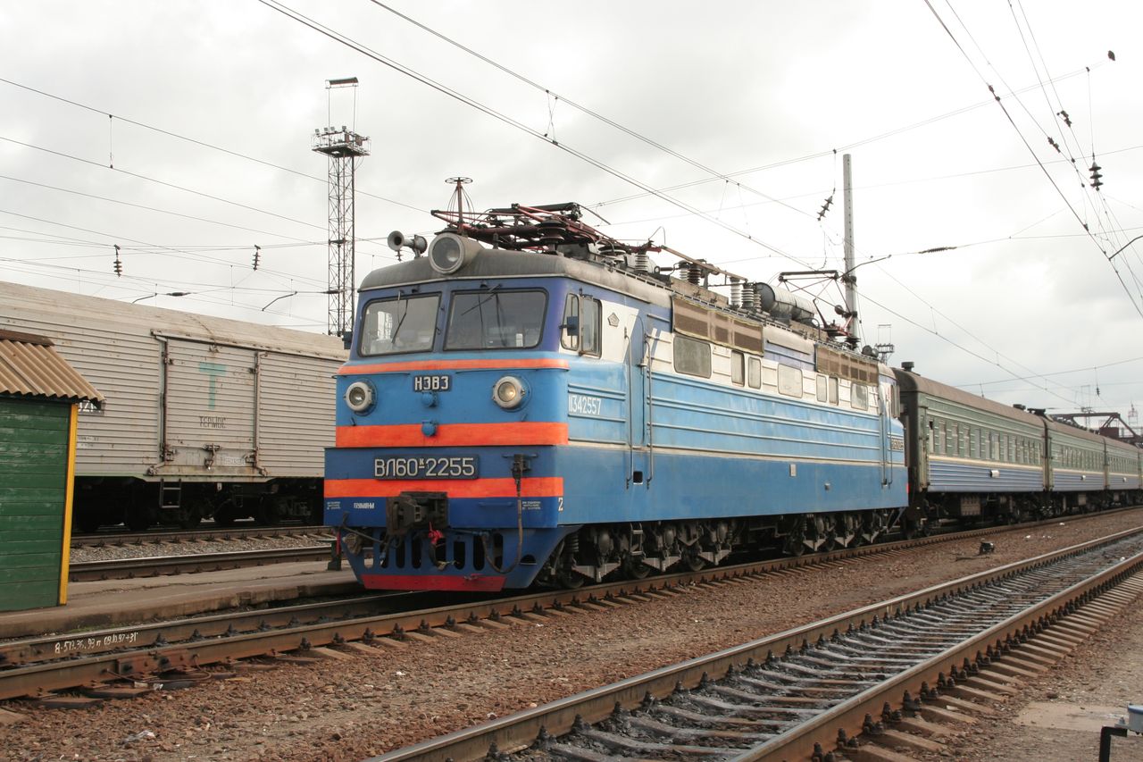 Gépcsere Danyilov állomáson, innentől a veterán VL60k-2255 vontatási szolgáltatásait élvezhetjük