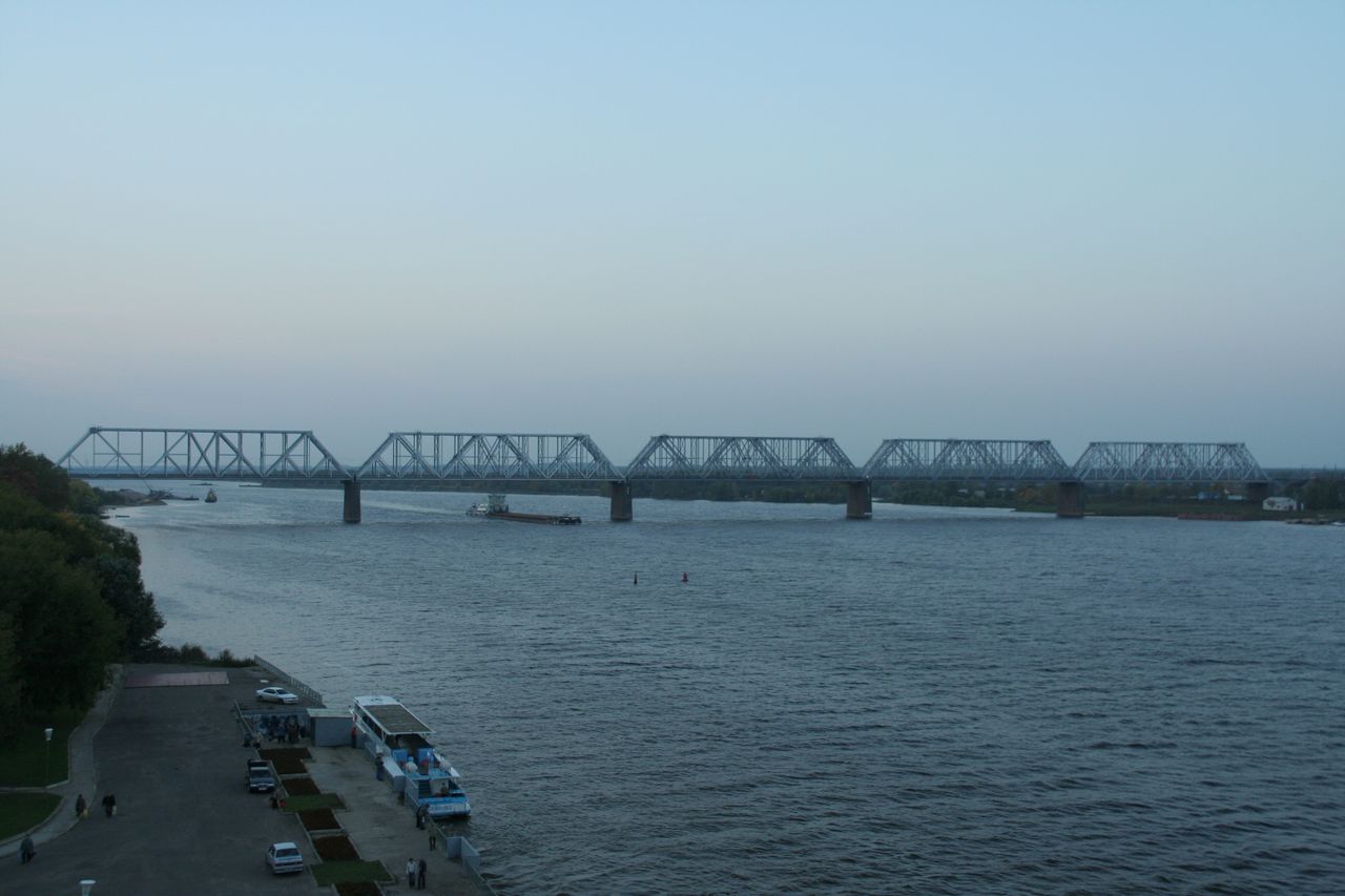 Jaroszlavl, vasúti Volga-híd. Itt még folyó formájú a Volga, nem úgy, mint délebbre, ahol mindinkább alaktalan, szétterülő tenger képét ölti